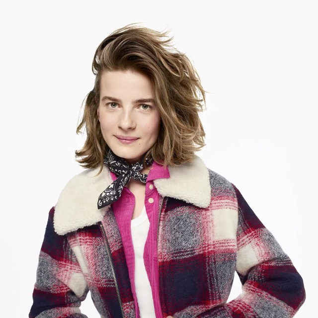 This year, give the gift of stress-free holiday shopping. Tap the share button to share your Gap favorites with your
loved ones and get exactly what you want, or tap save to treat yourself later. #GiveGap