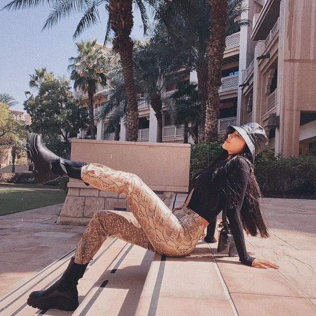 chillin n vibin 💥 @lovelehee in the #superdownxdraya sierra knit top - link in bio to shop!