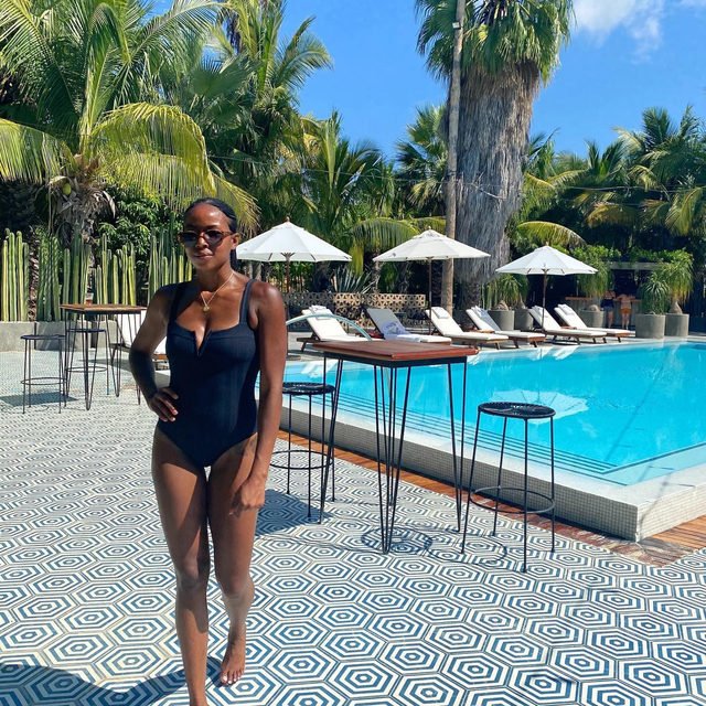 L cha. L cha. L cha. Cha cha cha надпись. Песня made in romania исполнитель.