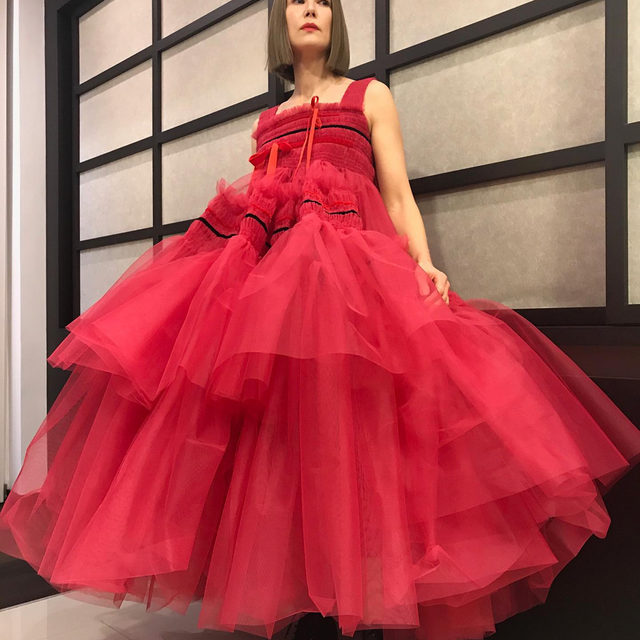 “I bet it looks like I care a lot, I do!” — Rosamund Pike wins the @goldenglobes for I Care A Lot. Tap the link in bio for our full interview with @mspike.