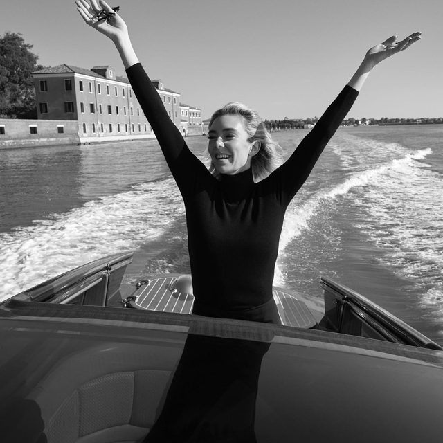 “For me, Martha is a real hero who dares to defy the expectations around her. Vanessa represents this kind of person in real life.” — Kata Wéber, screenwriter of Pieces of a Woman, on @vanessa__kirby. Hit the link in bio to read our full interview with Vanessa. 

📷: @gregwilliamsphotography