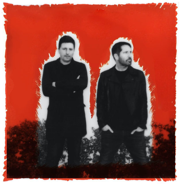 “For the first session, we got Zooms of everybody playing. It was these fantastic musicians, but in their kitchens or bedroom. Everybody recorded their parts and then we had to assemble them.” — @treznor & Atticus Ross of @nineinchnails on recording the orchestral score of @mank without ever having a single musician in the same room. More of the conversation with director David Fincher at link in bio. 

📷: @perpetualmobile