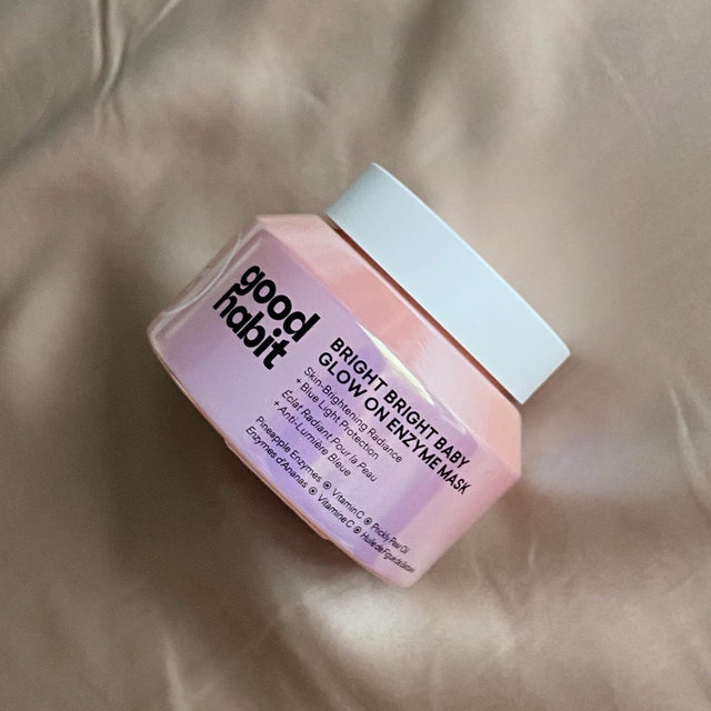 bright baby bright💡
~
new from goodhabitskin! my first impression of this enzyme mask is that it does a gentle exfoliation while also providing a good amount of hydration! My skin was super soft in the AM after using it as well. As someone with sensitive skin, it didn’t give me any irritation or redness too :) #goodhabitskin