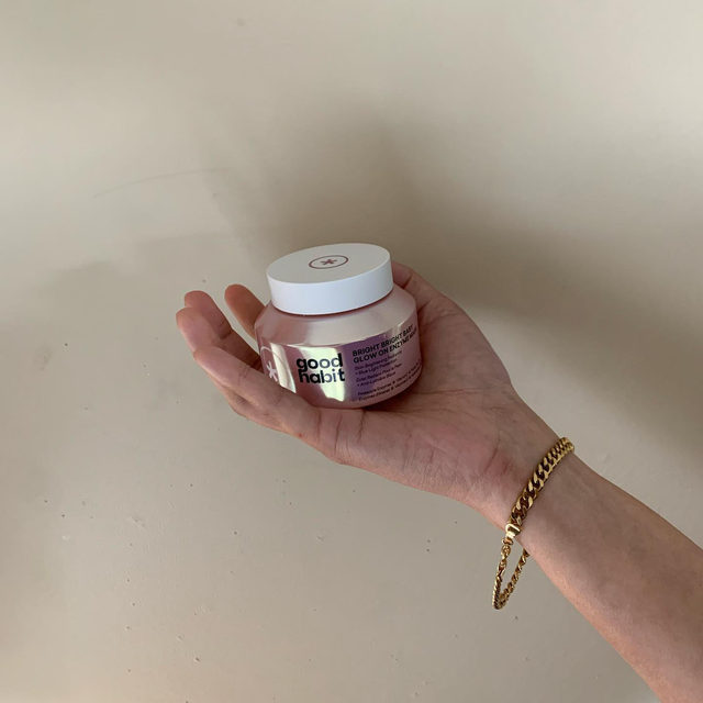 〰 This has been a rescuer on exhausting days. Really refreshed, brightened and smoothed my skin. ft. vitamin c, fruit oils, and other clean ingredients.

#skincare #glowmask #aestheticskincare #hypebae #hypebaesthetics #ａｅｓｔｈｅｔｉｃ #goodhabitskin #brightbrightbaby #90saesthetic #skinbeauty #cleanskincare #cleanbeautyrevolution #cleanbeautyblogger #cleanbeautyproducts #cleanbeautyboss .gifted.