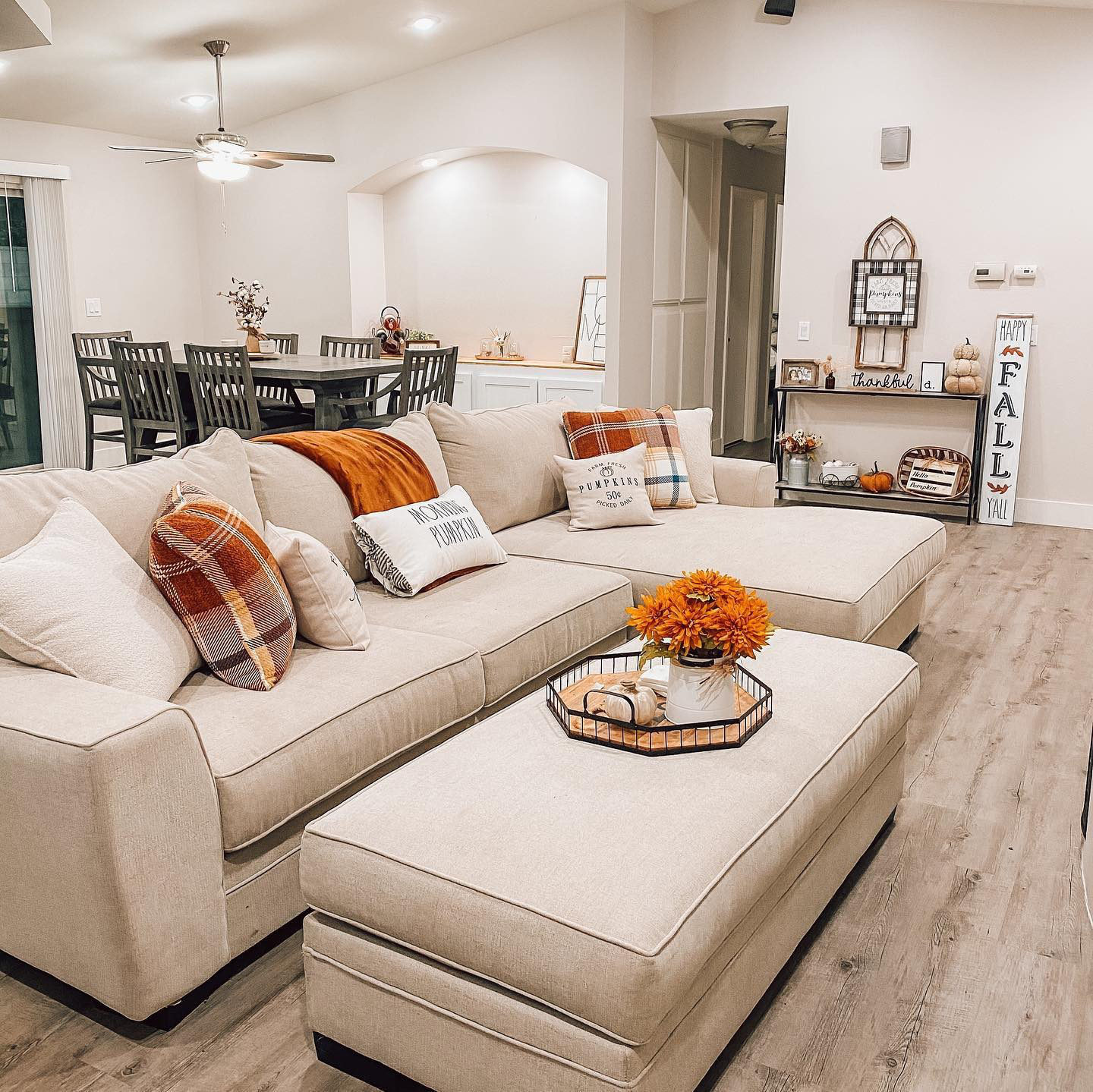 Happy Thanksgiving, Love @livingspaces

📷: @deckthehaus_
Featuring the Delano 2 Piece Sectional and Cocktail Ottoman in the Bravado Latte fabric

Link in bio〰️