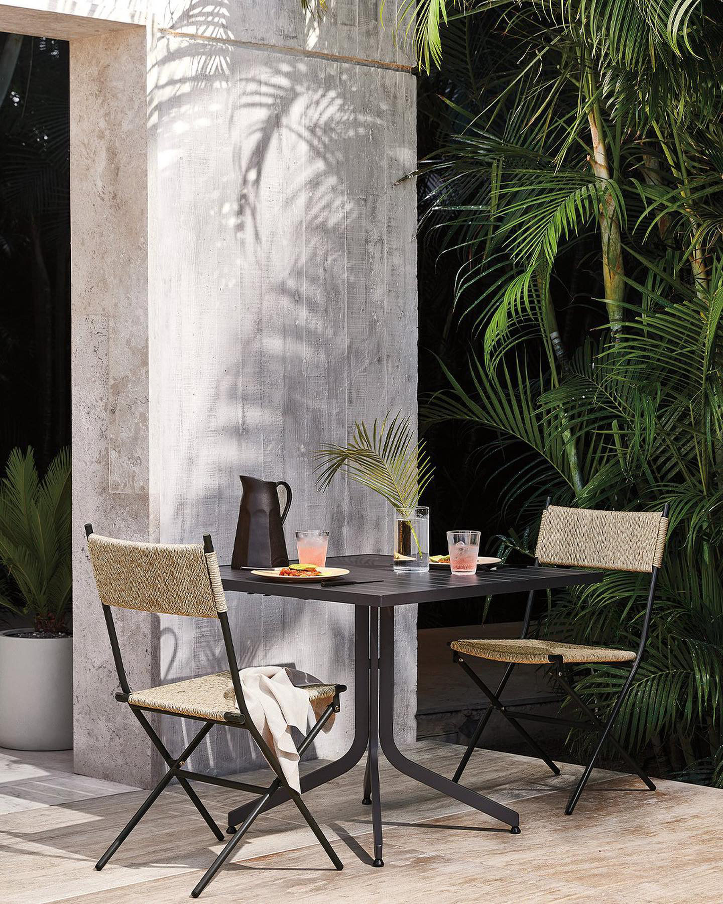 thumbnail image 2 of High Top Folding Bistro Table - 31 Inch Round Outdoor Patio Bar Table For Porch Or Cocktail Party 2 of 6