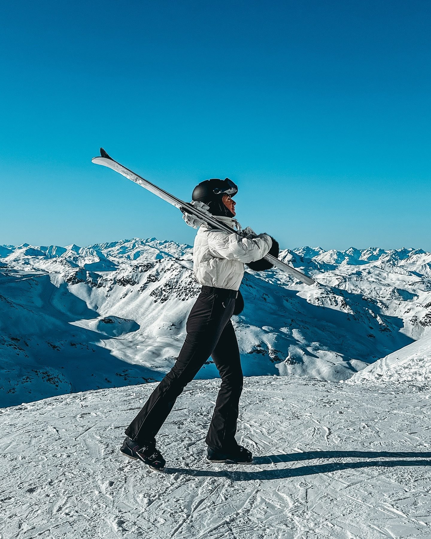 【タイムセール】PERFECT MOMENT スキーウェア Mサイズ ホワイト タイムセール】PERFECT MOMENT スキーウェア Mサイズ ホワイト